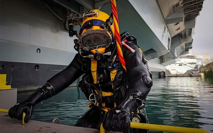 Professional marine diving services for vessels