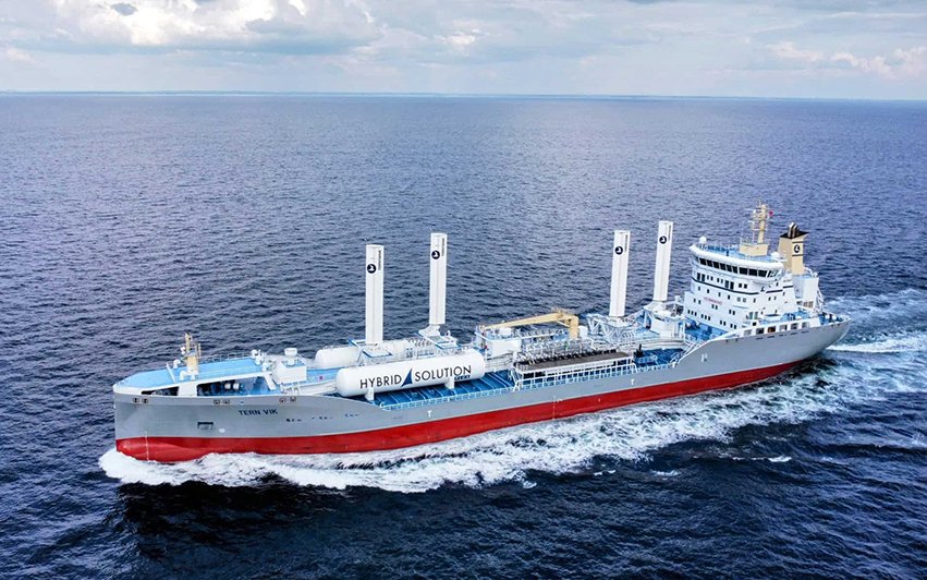 Reliable fuel supply for ships at port